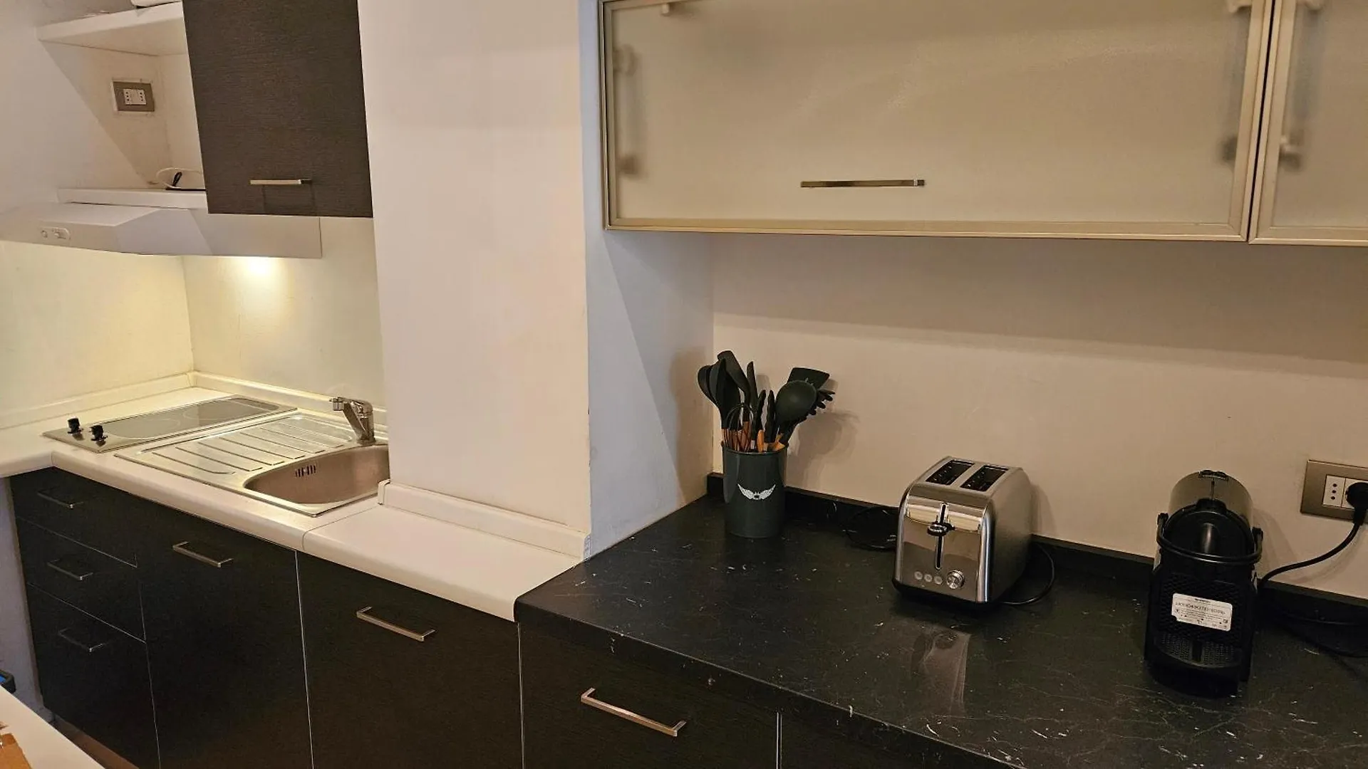 Family Comfort, Duomo 15Min Walk Away, With Parking In Front Милан Апартаменты