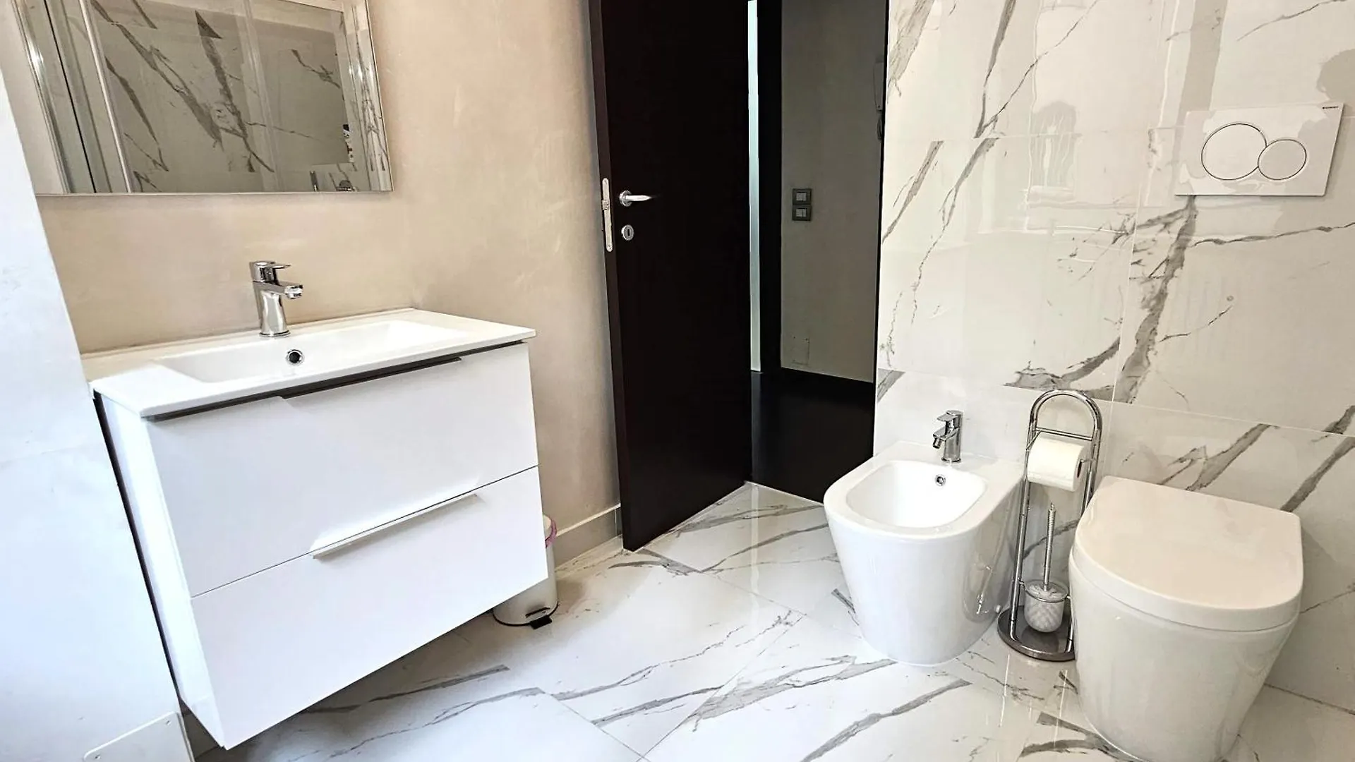 Family Comfort, Duomo 15Min Walk Away, With Parking In Front Милан Италия